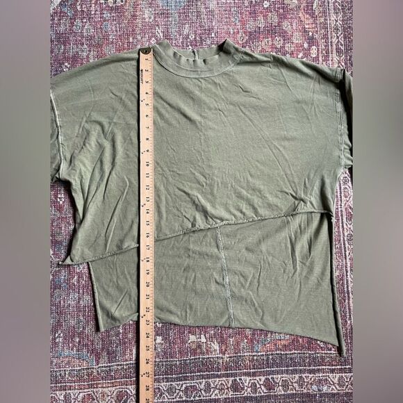 We the Free Womens large mockneck Olive Green Long Sleeve Top with cropped front - Picture 2 of 8